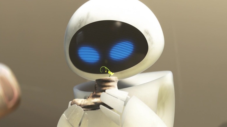 Eve ținând o plantă într-o cizmă în WALL-E