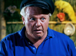 Best Western-ul lui Gregory Peck a prezentat o apariție necreditată de la starul lui Gilligan's Island, Alan Hale Jr.


