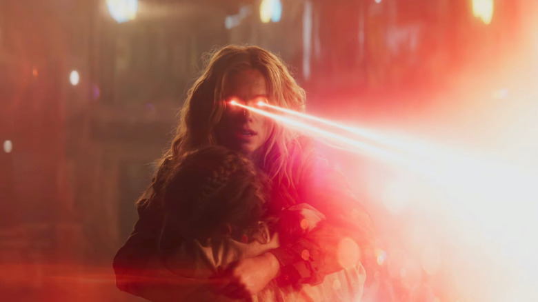 Kara Zor-El își exercită viziunea de căldură în Supergirl (2026)