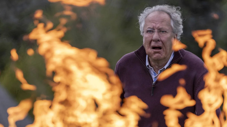Stefan se uită la un foc îngrozit în The Rule of Jenny Pen