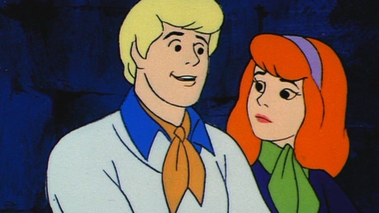 Fred lângă Daphne în Scooby-Doo, unde ești!