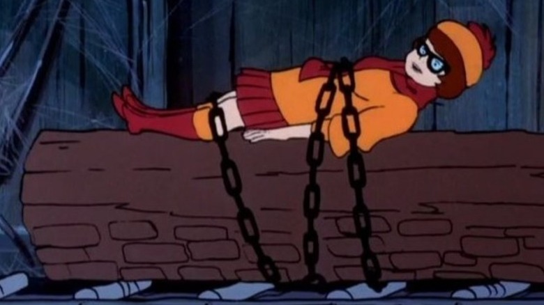 Velma legată de un buștean în Scooby-Doo, Unde ești!