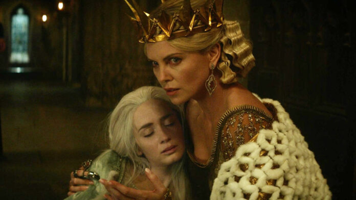 Continuarea fantastică a lui Charlize Theron și Emily Blunt a fost unul dintre cele mai mari eșecuri de box office din 2016


