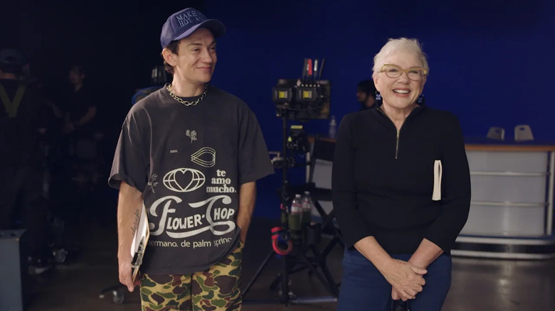 Regizorul Ro Haber și Julia Sweeney pe platourile de filmare din We Are Pat