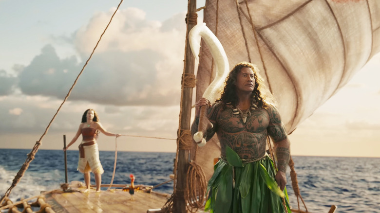 Moana lui Catherine Laga'aia stă în partea din spate a plutei ei, în timp ce Maui a lui Dwayne Johnson stă în față cu privirea peste ocean în Moana