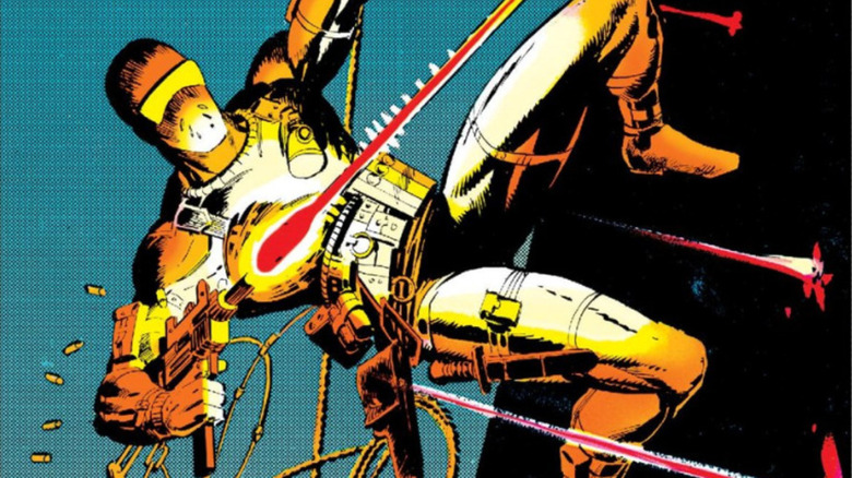 Coperta GI Joe: A Real American Hero #21, Snake Eyes respinge și trage cu pistolul