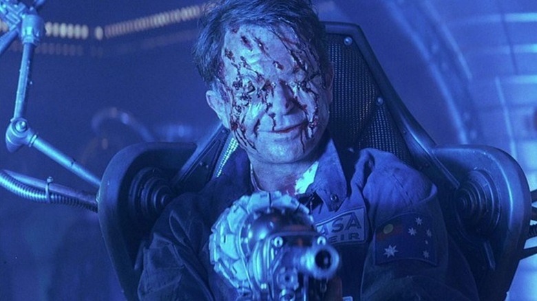 Un Weir răvășit și încurcat zâmbind în Event Horizon