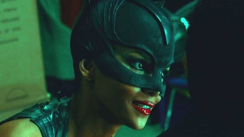 Un prim-plan cu Catwoman în Catwoman