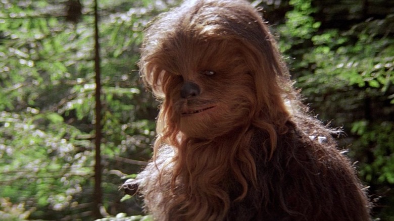 Chewbacca într-o pădure în Star Wars: Return of the Jedi