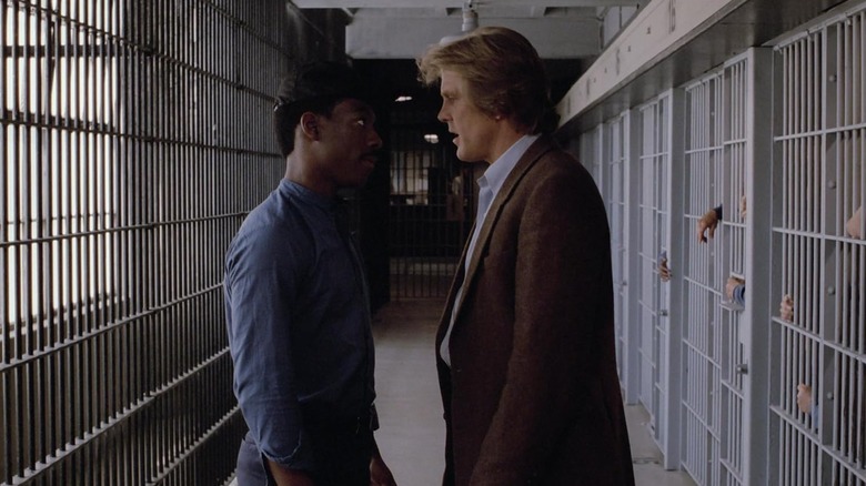Eddie Murphy ca Reggie Hammond și Nick Nolte ca Jack Cates se înfruntă într-o închisoare în 48 de ore