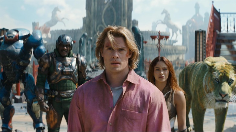Nicholas Galitzine în rolul lui Adam în picioarele aliaților săi asortate în Masters of the Universe (2026)