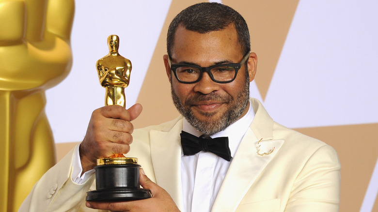 Jordan Peele deține premiul Academiei