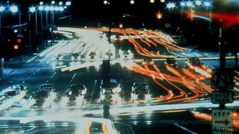 O fotografie neclară a traficului din Koyaanisqatsi