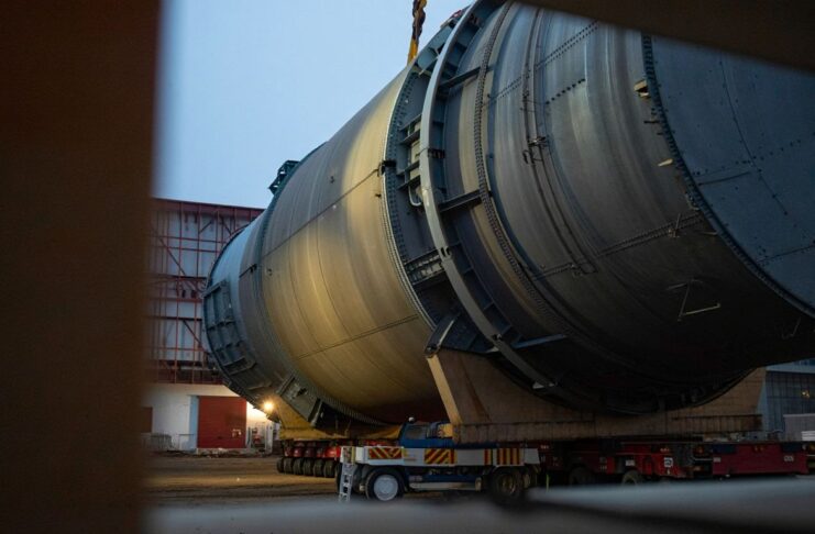 Un reactor cât o clădire de câteva etaje urmează să fie montat în România și ar alimenta un oraș întreg
