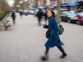 Un studiu pe 416.000 de adulți a găsit că 15 minute de mers pe zi adaugă în medie trei ani de viață