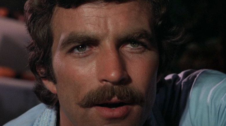 James Robertson al lui Tom Selleck este văzut în prim-plan în Daughters of Satan