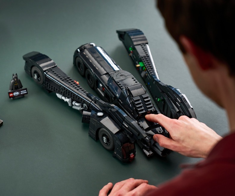 Batmobilul LEGO Batman Returns