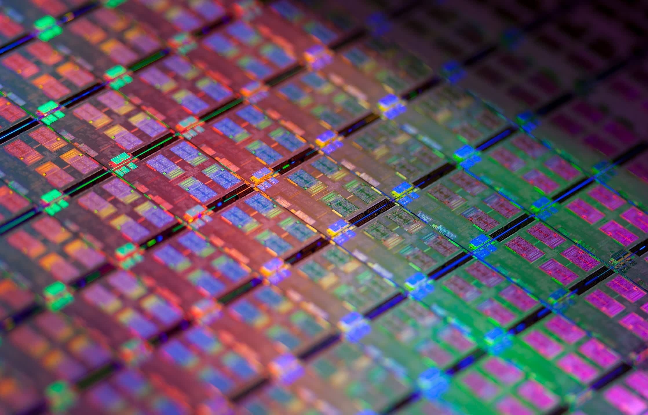Următorul procesor emblematic al Intel ar putea fi Core Ultra 9 4950K cu 28 de nuclee