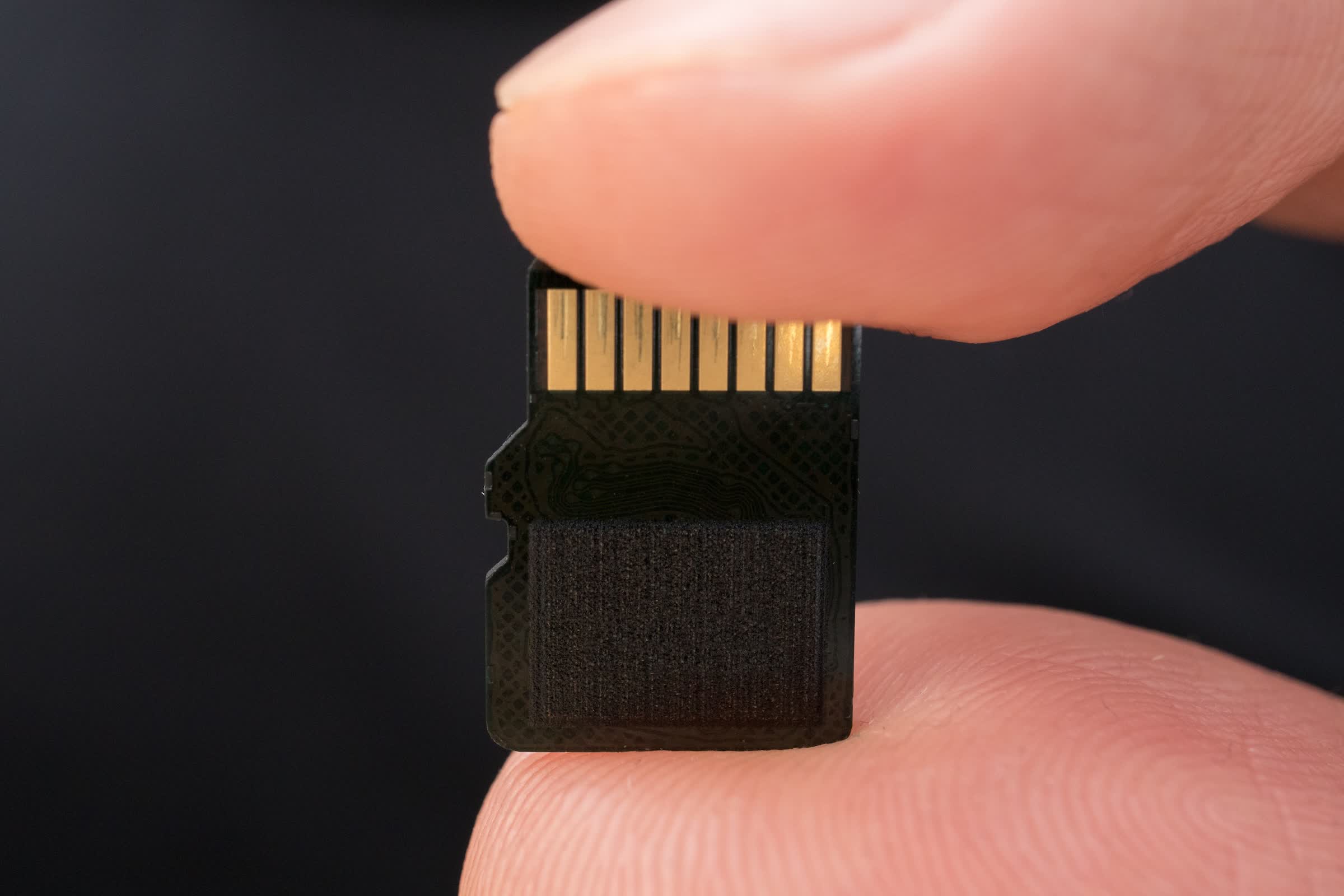 Acest entuziast a torturat 351 de carduri microSD de ani de zile, iar unele mărci câștigă