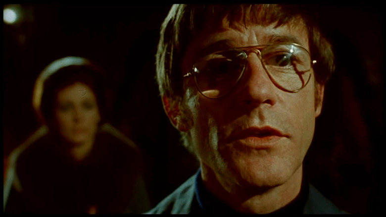 Roddy McDowell în rolul lui Benjamin Franklin Fischer simte o prezență în The Legend of Hell House