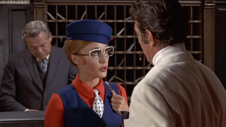 Freya vorbește cu Matt Helm în The Wrecking Crew