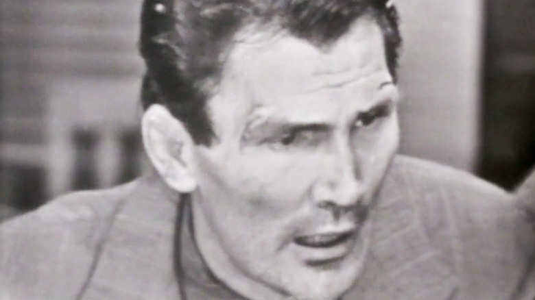 Harlan al lui Jack Palance "Munte" McClintock este văzut în prim-plan în Requiem for a Heavyweight