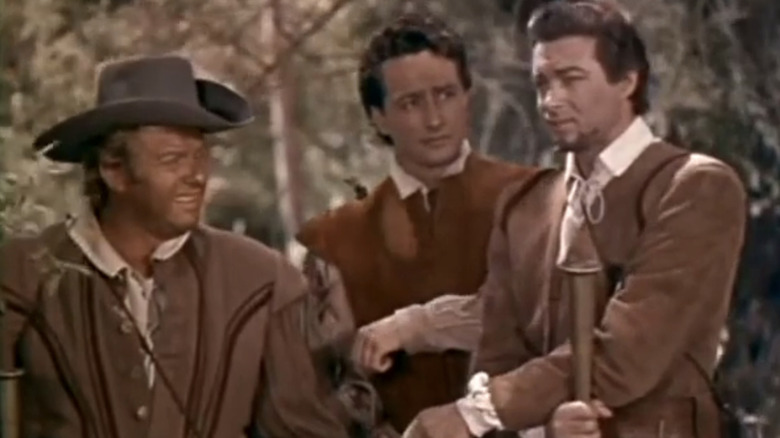 Căpitanul John Smith al lui Anthony Dexter stă alături de Fleming al lui Alan Hale Jr și John Rolfe al lui Robert Clarke în Căpitanul John Smith și Pocahontas