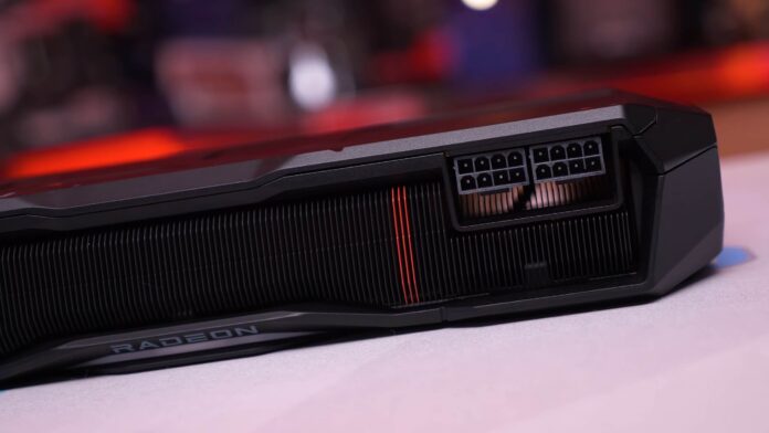 Utilizatorul ghinionist de PC găsește că conectorii GPU cu 8 Unlucky PC user finds AMD
