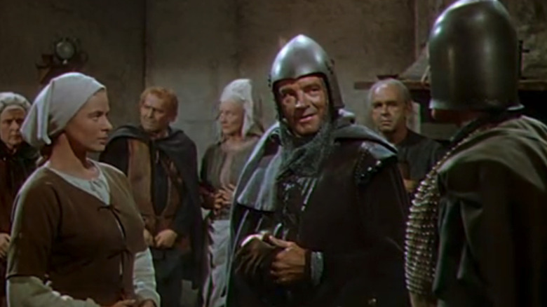 Joan of Arc a lui Ingrid Bergman este văzută în picioare alături de Jean de Dunois al lui Leif Erickson în Joan of Arc