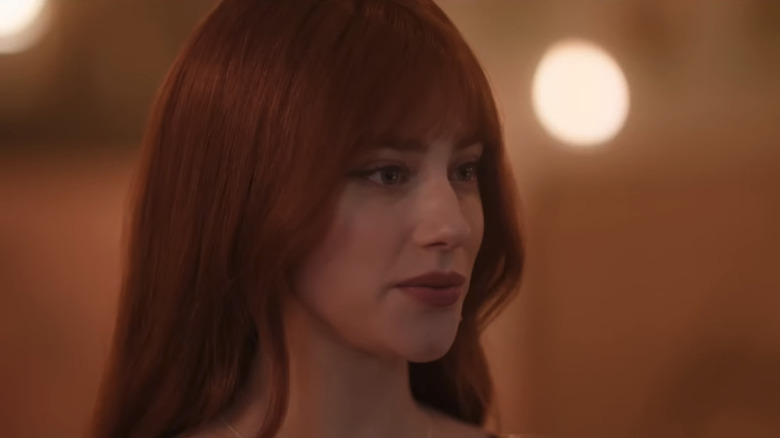 Mărul lui Lili Reinhart este văzut în prim-plan în Forbidden Fruits