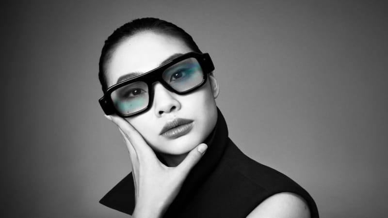 Snap își împinge ochelarii AR pe piața Enterprise 2 Ochelari Snap Specs AR afișați pe o masă, căștile de realitate augmentată Snap le oferă clienților întreprinderilor