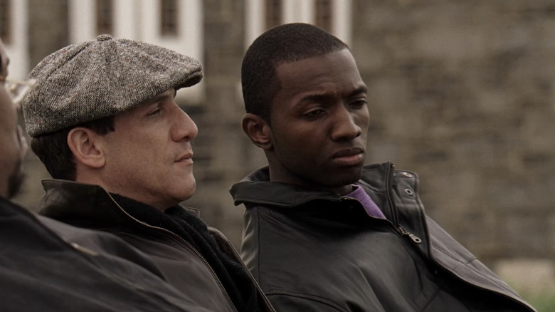 Spirosul lui Paul Ben-Victor "Vondas" Vondopoulos stă lângă Marlo Stanfield al lui Jamie Hector în The Wire