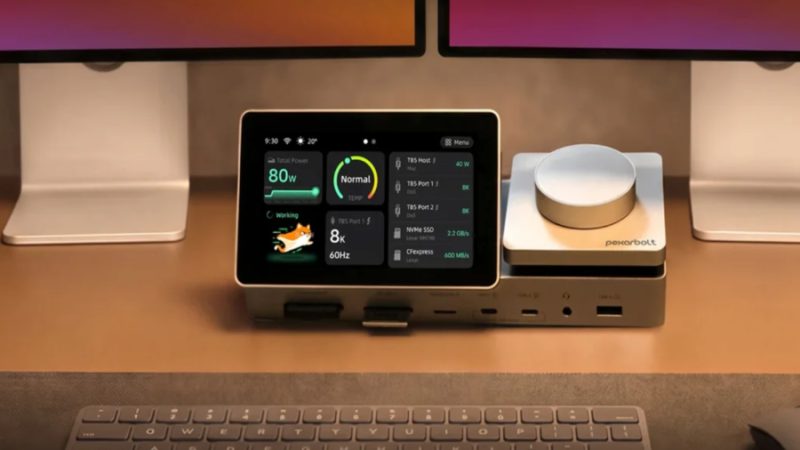 Lexar Dock combină 22 de porturi într-un singur hub Thunderbolt 5 1 Dock Lexar PexarBolt Ultra TBT5 care își arată ecranul tactil și cadranul rotativ pe un birou