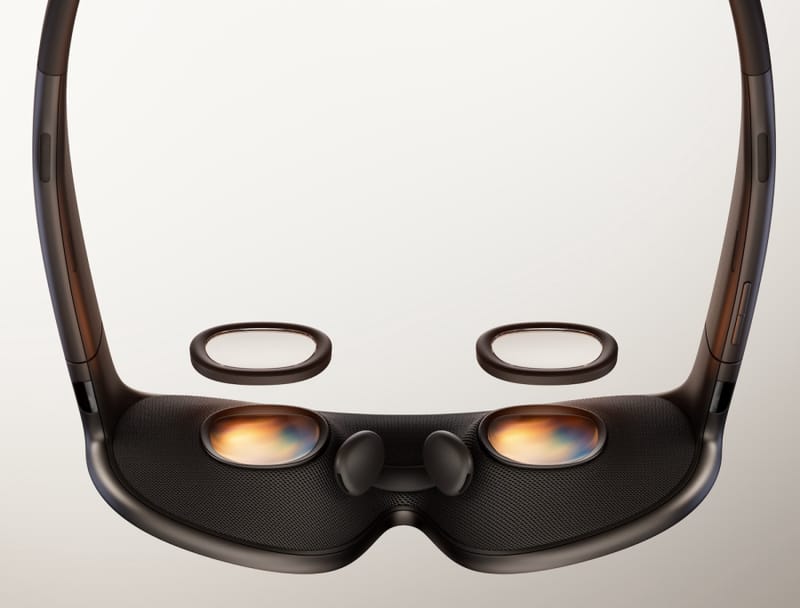 Ochelari Meta VR prezentati ca o cască subțire, ușoară, fără controler manual