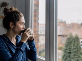 Cei care își beau cafeaua la această oră exactă dorm mai bine noaptea: un medic explică de ce