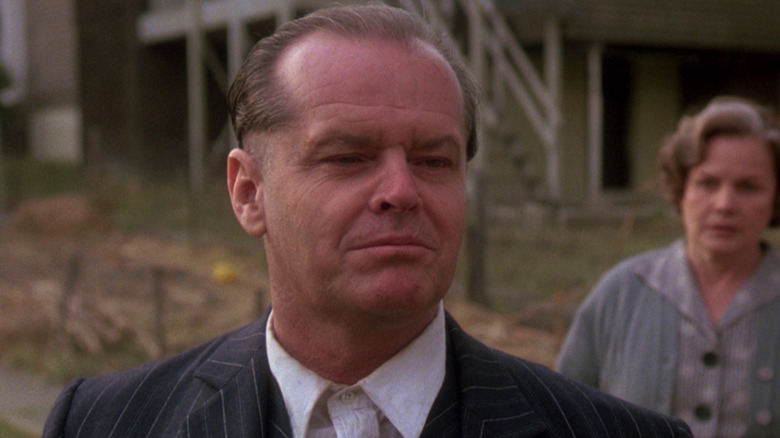 Jack Nicholson poartă un costum elegant ca Francis Phelan în Ironweed