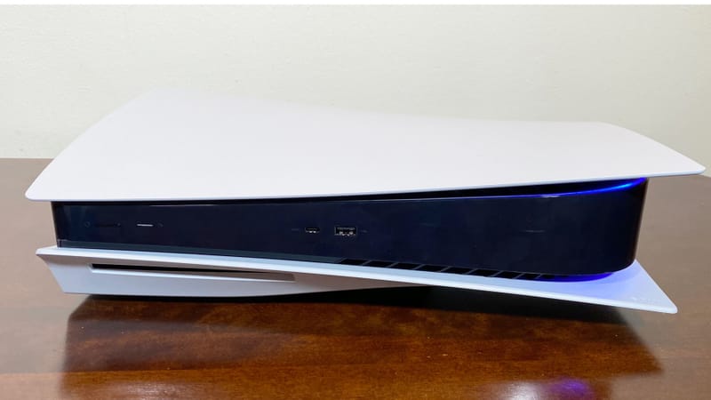 Noul jailbreak PS5 Relapse deblochează Homebrew, se confruntă cu riscul de firmware 3 Consola PlayStation 5 reprezentând noul exploit de firmware PS5 Relapse jailbreak