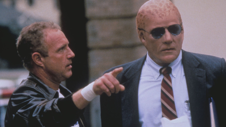 Detectivii Sykes și Francisco din Alien Nation