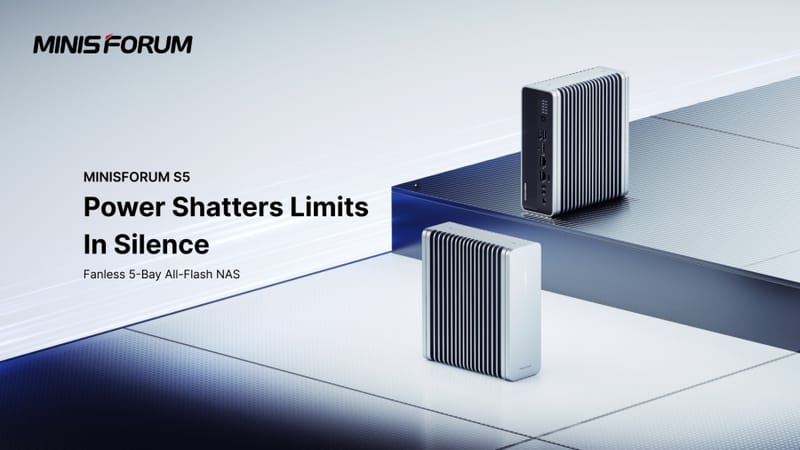 Minisforum S5 include NAS All-Flash silențios cu 10GbE și USB4 2 Șasiu fără ventilator Minisforum S5 NAS care arată locașuri pentru unități NVMe și porturi USB4 și 10GbE din spate