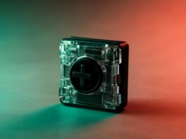 Gateron Low Profile Silent Black mechanical keyboard switch with clear top housing